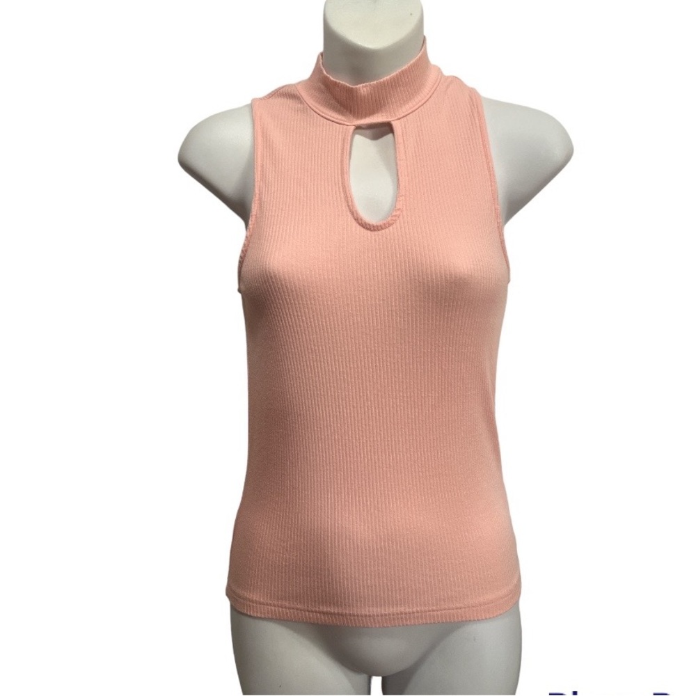 Aeropostale Knit Key hole Top. Light pink size medium